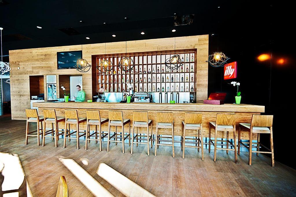 Fabrika 4*